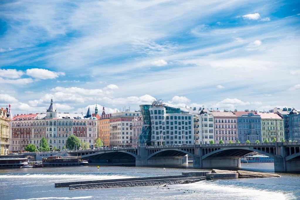 Capitol Deluxe Apartment Praha Bagian luar foto