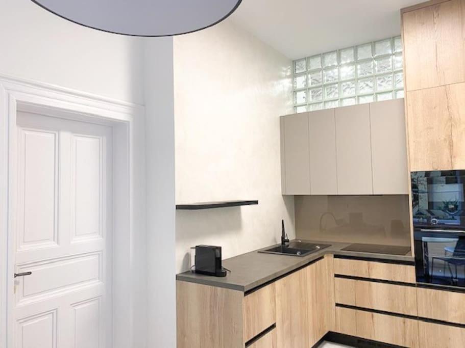 Capitol Deluxe Apartment Praha Bagian luar foto