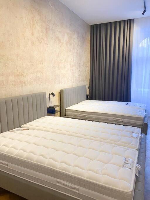 Capitol Deluxe Apartment Praha Bagian luar foto