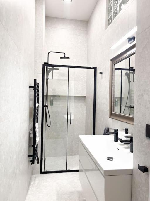 Capitol Deluxe Apartment Praha Bagian luar foto